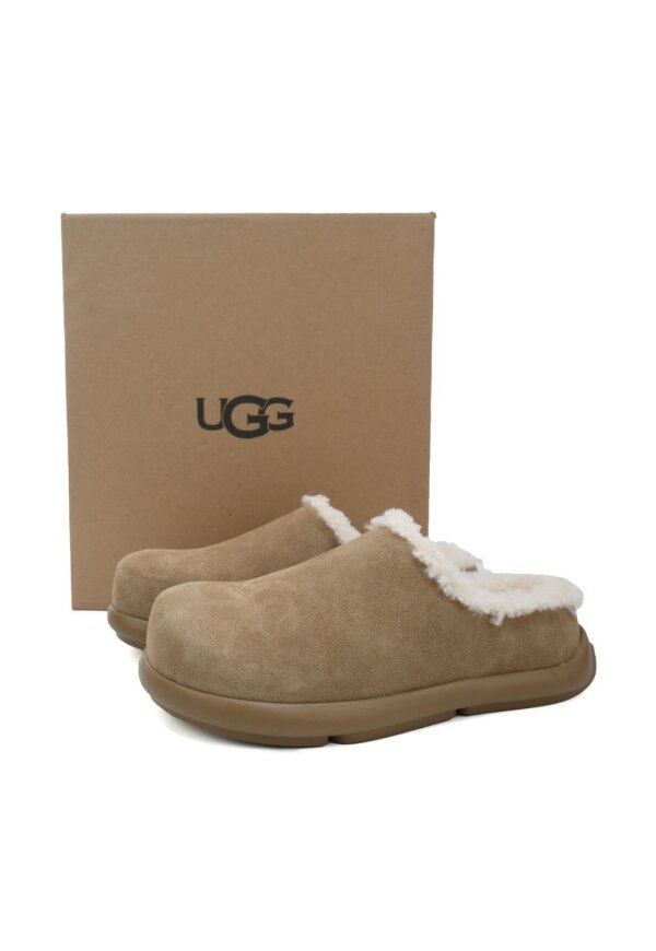 UGG Slipper Chestnut aus Veloursleder und Lammfell
