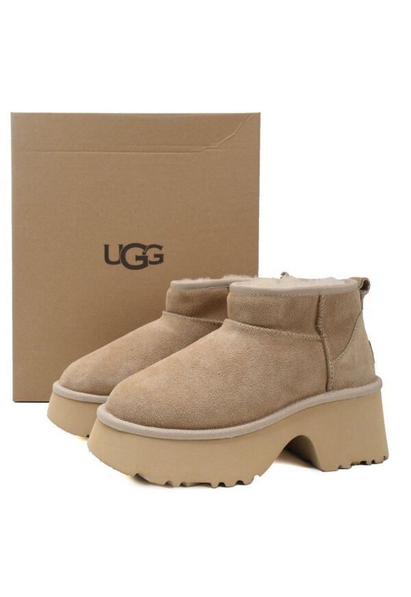 UGG Low-Cut Boot mit dickem Absatz in khaki