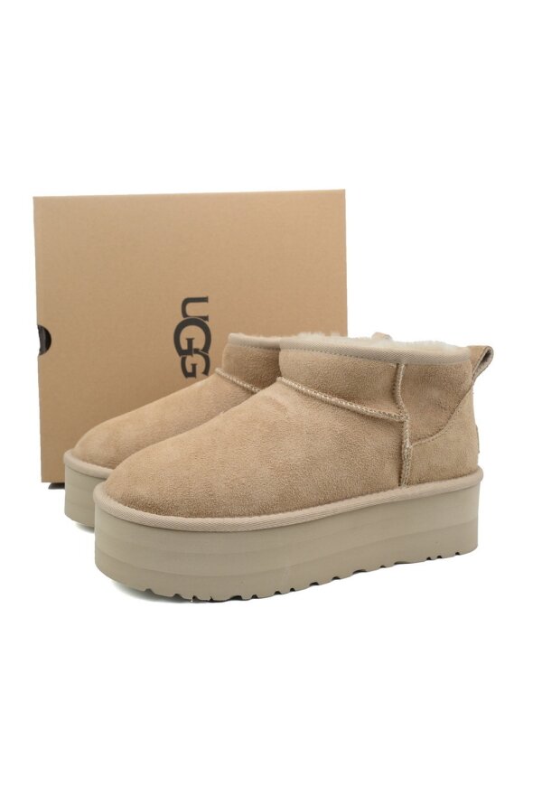 UGG Freizeitstiefel mit Fleecefütterung in khaki