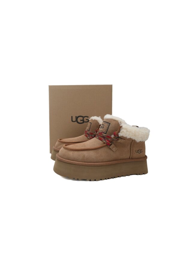 UGG Funkarra Stiefel mit Fleecefütterung in Braun