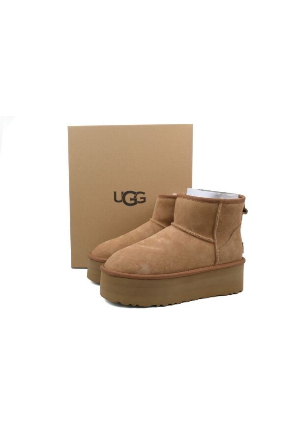 UGG Schneestiefel Mid mit Fleecefutter in Braun