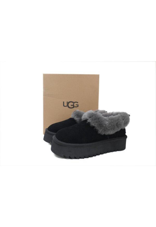 UGG Schneestiefel mit Fleecefütterung in Schwarz