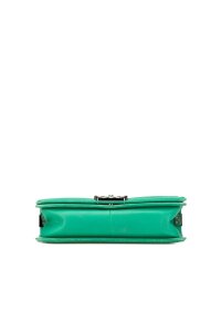 CHANEL Boy Flap Bag Chevron Lammleder mit holografischem PVC